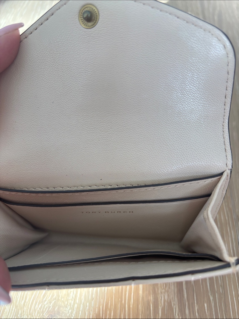 Tory Burch Cream Quilted Leather card case with Gold Logo - Picture 2 of 2